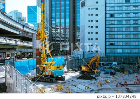 再開発中の池袋 重機とビルと首都高速 2026.02 b-4 ライトカラー 再開発中の池袋 重機とビルと首都高速 2026.02 b-4 ライトカラー 137834249
