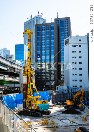 再開発中の池袋 重機とビルと首都高速 2026.02 c-2 高彩度コントラスト 再開発中の池袋 重機とビルと首都高速 2026.02 c-2 高彩度コントラスト 137834253