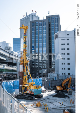 再開発中の池袋 重機とビルと首都高速 2026.02　c-5 クールカラー 137834256