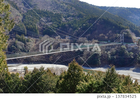 谷瀬の吊り橋 谷瀬側(奈良県十津川村) 谷瀬の吊り橋 谷瀬側(奈良県十津川村) 137834525