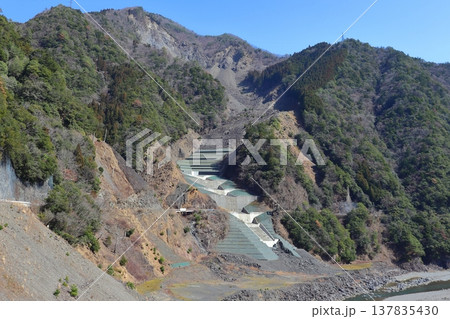 国道168号 長殿道路起点の小休場橋から眺める砂防堰堤 137835430
