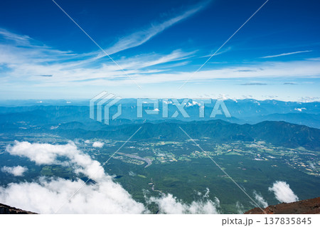 富士登山　富士山頂からの展望 137835845