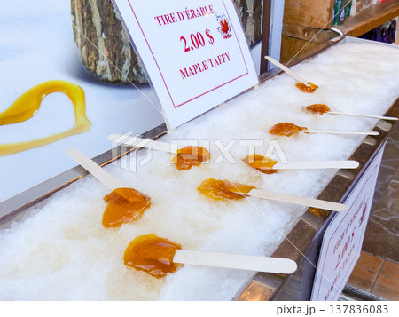 カナダのおやつ「メープルタフィー」 137836083