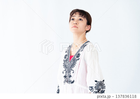 若い女性のポートレート 若い女性のポートレート 137836118