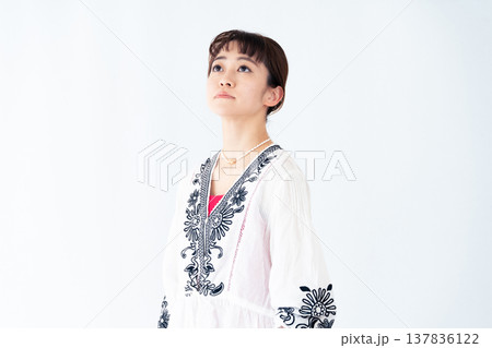 若い女性のポートレート 若い女性のポートレート 137836122