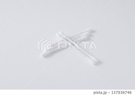 綿棒 137836746