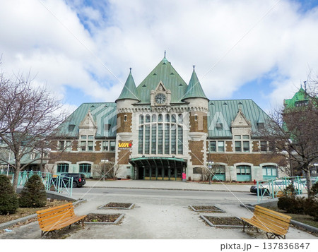 カナダ・ケベックシティの主要駅「パレ駅 (Gare du Palais)」 カナダ・ケベックシティの主要駅「パレ駅 (Gare du Palais)」 137836847