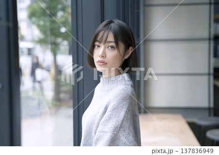 グレー＆ホワイトファッション・女性 137836949