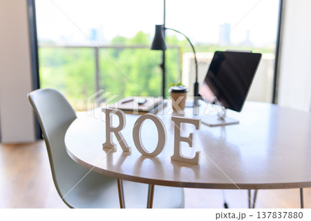 机上のROE文字 137837880