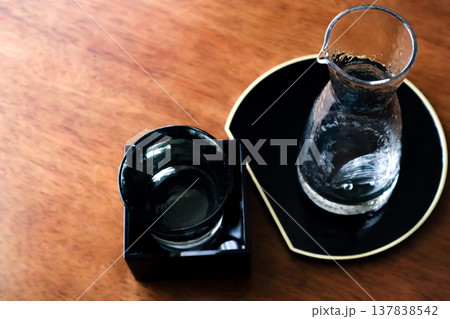 日本酒と徳利 日本酒と徳利 137838542