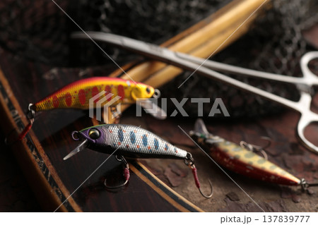 渓流の魚釣りに使う擬似餌のルアー 137839777