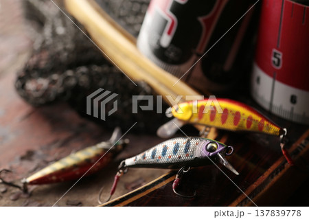 渓流の魚釣りに使う擬似餌のルアー 137839778