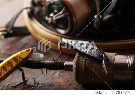 渓流の魚釣りに使う擬似餌のルアー 137839779