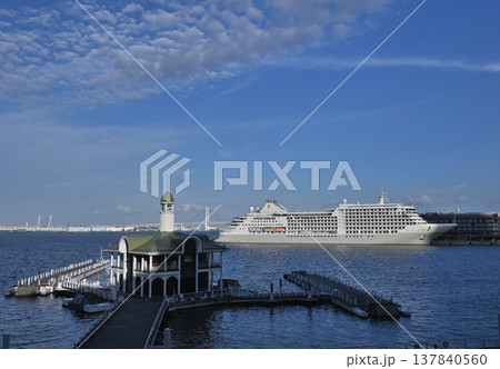 横浜港の風景 137840560