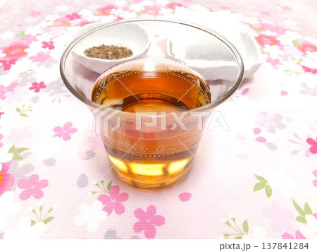 美味しい冷たい飲み物　麦茶　冷茶 137841284