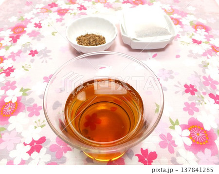 美味しい冷たい飲み物 麦茶 冷茶 美味しい冷たい飲み物 麦茶 冷茶 137841285