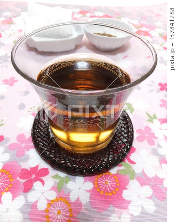 美味しい冷たい飲み物 麦茶 冷茶 美味しい冷たい飲み物 麦茶 冷茶 137841288