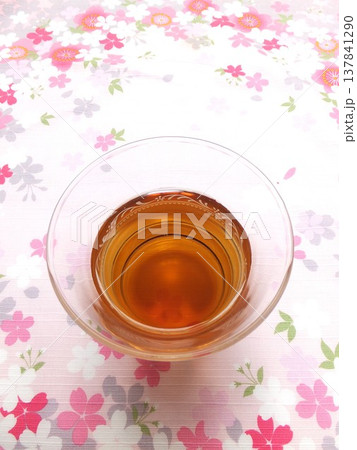 美味しい冷たい飲み物　麦茶　冷茶 137841290