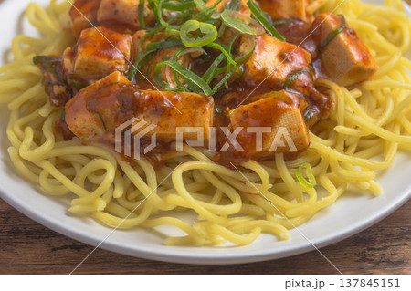 マーボー豆腐汁なしラーメン 137845151
