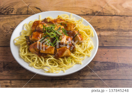 マーボー豆腐汁なしラーメン マーボー豆腐汁なしラーメン 137845248