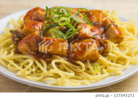 マーボー豆腐汁なしラーメン 137845251