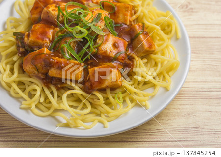 マーボー豆腐汁なしラーメン 137845254