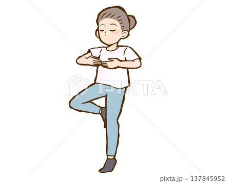 ヨガをする女性 137845952