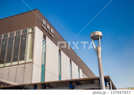 JR・西武 拝島駅の駅舎(東京都昭島市・福生市) JR・西武 拝島駅の駅舎(東京都昭島市・福生市) 137847857