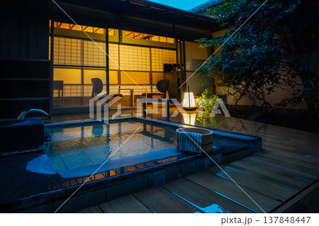 露天風呂 温泉 旅館 撮影協力:伊東緑涌 露天風呂 温泉 旅館 撮影協力:伊東緑涌 137848447