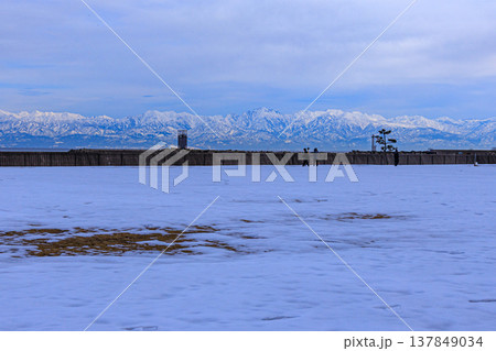 雪景色の氷見市比美乃江公園からの絶景 137849034