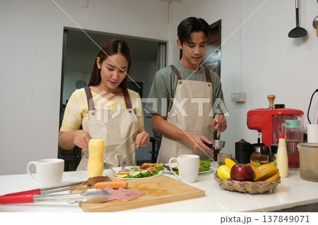 Asian couple at home Asian couple at home 137849071