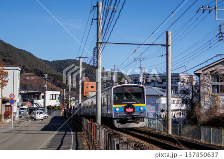 富士吉田の月江寺付近を走る複数の列車 富士吉田の月江寺付近を走る複数の列車 137850637