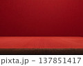 赤い布テクスチャのステージ背景 シンプルなディスプレイ用コピースペース 137851417
