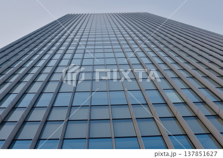 真夏の銀座の高層ビル 真夏の銀座の高層ビル 137851627