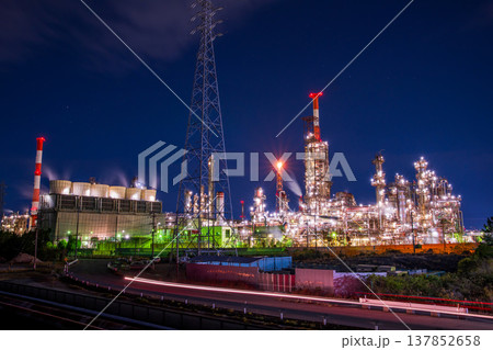 三重県　四日市市　工場夜景　塩浜地区 137852658