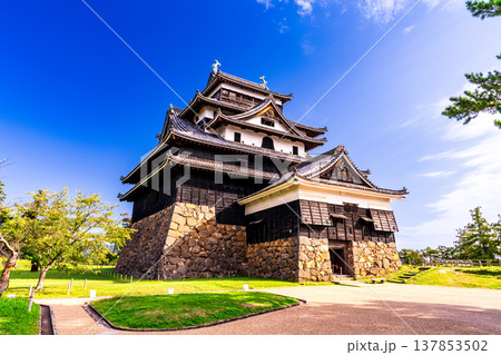 【日本100名城】松江城の秋の風景 本丸から見た国宝天守9 島根県松江市 【日本100名城】松江城の秋の風景 本丸から見た国宝天守9 島根県松江市 137853502