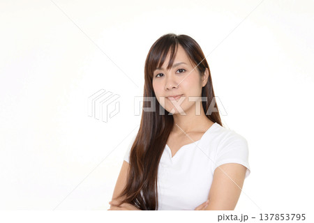 ロングヘアの女性 ロングヘアの女性 137853795
