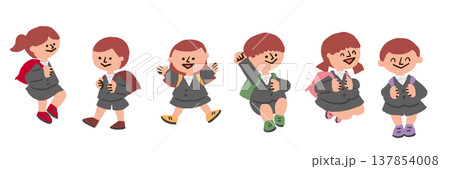 ランドセルを背負う子供たち 137854008