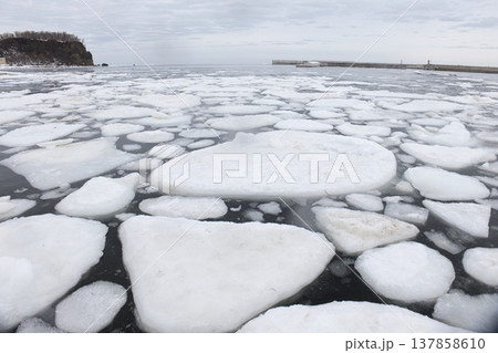 北海道, 知床のオホーツク海の流氷 北海道, 知床のオホーツク海の流氷 137858610