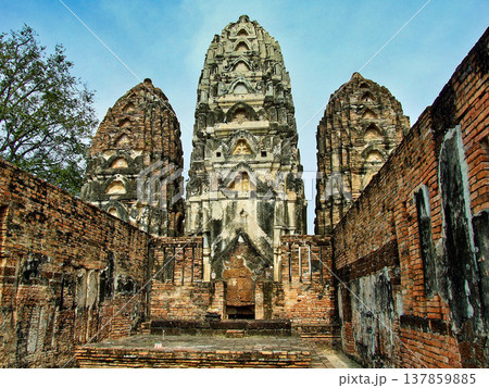 Wat Si Sawai is a Buddhist temple complex in Sukhothai Historical Park, Sukhothai in the Northern Region of Thailand Wat Si Sawai is a Buddhist temple complex in Sukhothai Historical Park, Sukhothai in the Northern Region of Thailand 137859885