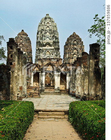 Wat Si Sawai is a Buddhist temple complex in Sukhothai Historical Park, Sukhothai in the Northern Region of Thailand Wat Si Sawai is a Buddhist temple complex in Sukhothai Historical Park, Sukhothai in the Northern Region of Thailand 137859886