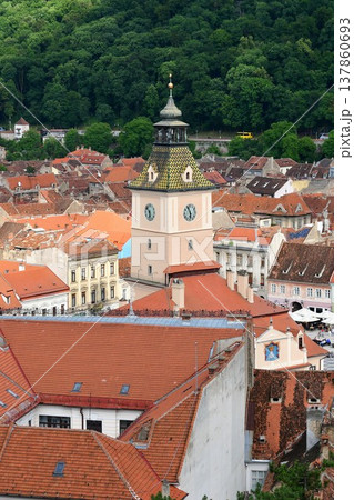 ルーマニア、トランシルヴァニア地方、ブラショフ、白い塔からの眺め、歴史博物館(旧市庁舎) ルーマニア、トランシルヴァニア地方、ブラショフ、白い塔からの眺め、歴史博物館(旧市庁舎) 137860693