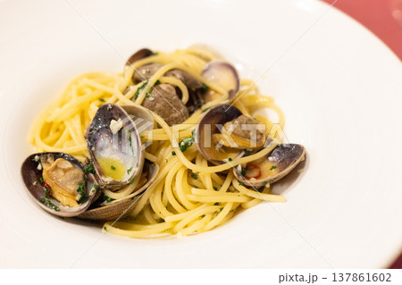 おいしいボンゴレパスタ 137861602