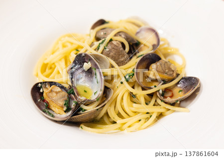 おいしいボンゴレパスタ 137861604