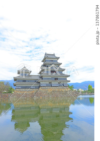 長野県松本市、国宝松本城の風景 長野県松本市、国宝松本城の風景 137861794
