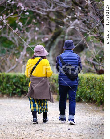 年の差夫婦の老後 137862125