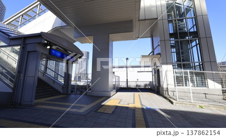 ゆりかもめ有明駅の2B出口とエレベーター専用口 ゆりかもめ有明駅の2B出口とエレベーター専用口 137862154