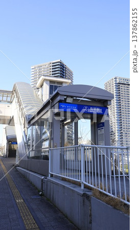 ゆりかもめ有明駅の2A出口、エスカレーター専用口 ゆりかもめ有明駅の2A出口、エスカレーター専用口 137862155