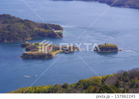 瀬戸内海に浮かぶ能島城跡 瀬戸内海に浮かぶ能島城跡 137862245