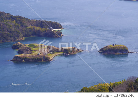 瀬戸内海に浮かぶ能島城跡 瀬戸内海に浮かぶ能島城跡 137862246
